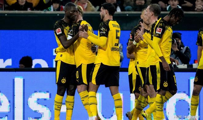 转折点多特蒙德刷新队史纪录，德甲加时末段攻防权衡，话题不断，轮换策略成焦点