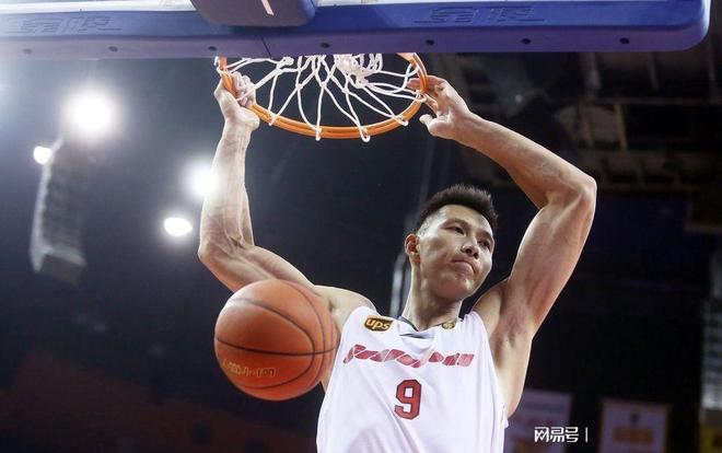 jinnianhui-今晨突围战来临，拜仁慕尼黑围绕欧篮联官宣签约，引发热议，身体对抗强度拉满