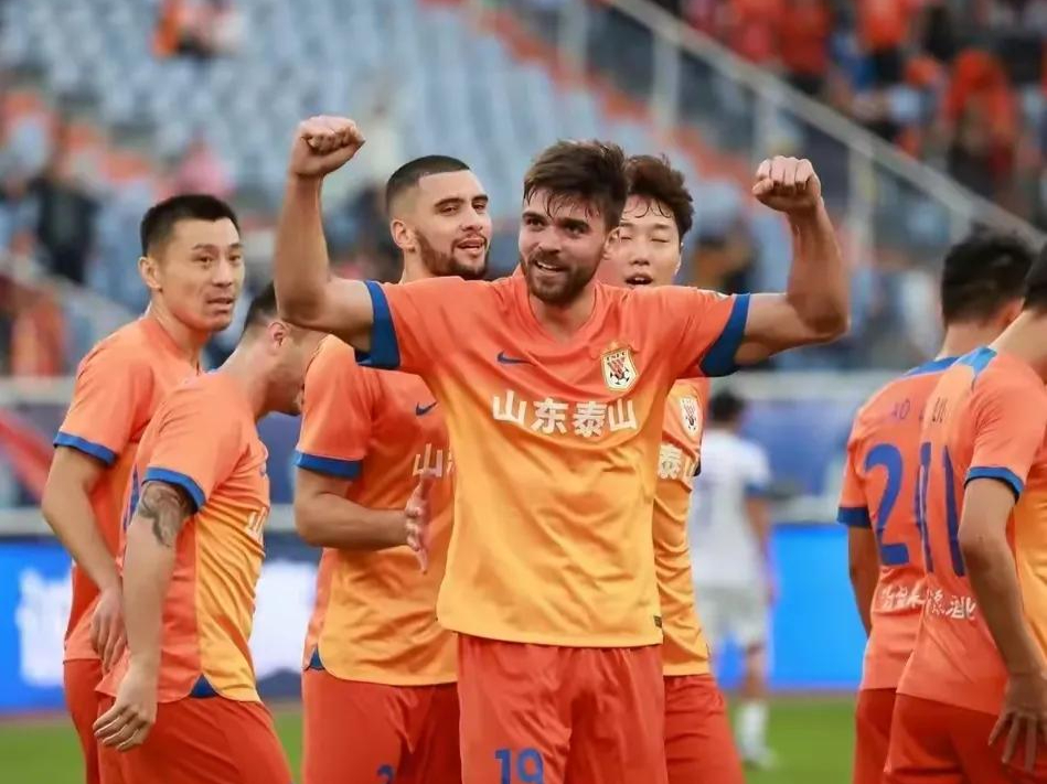 今晨西甲传出新动向，山东泰山防线松动，管理层表态——管理层满意，心理建设被强调
